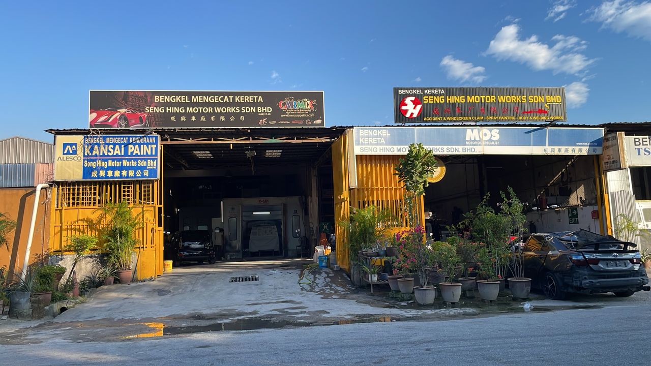 TWINS LEE AUTO WORKSHOP 6