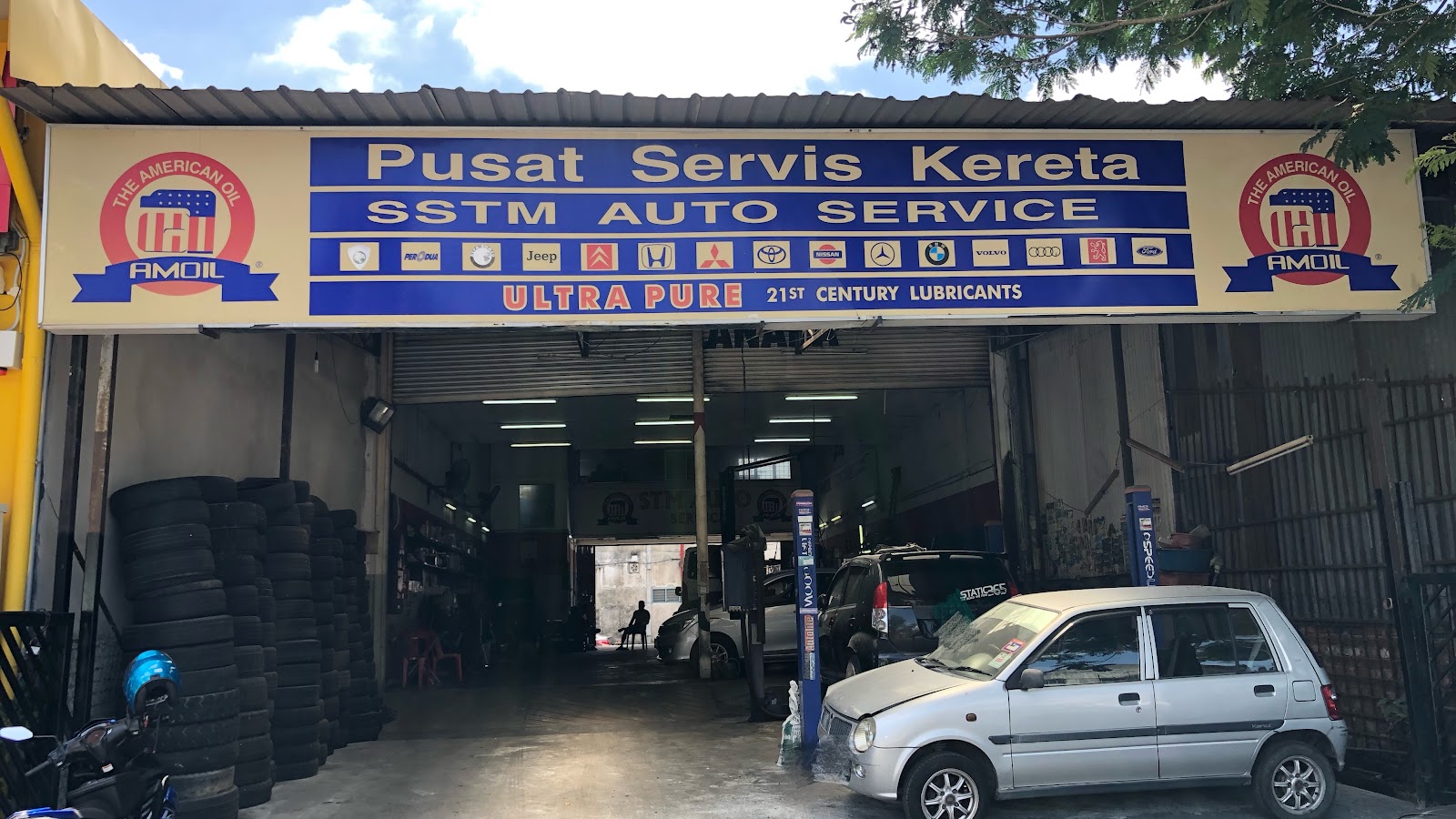 TWINS LEE AUTO WORKSHOP 7