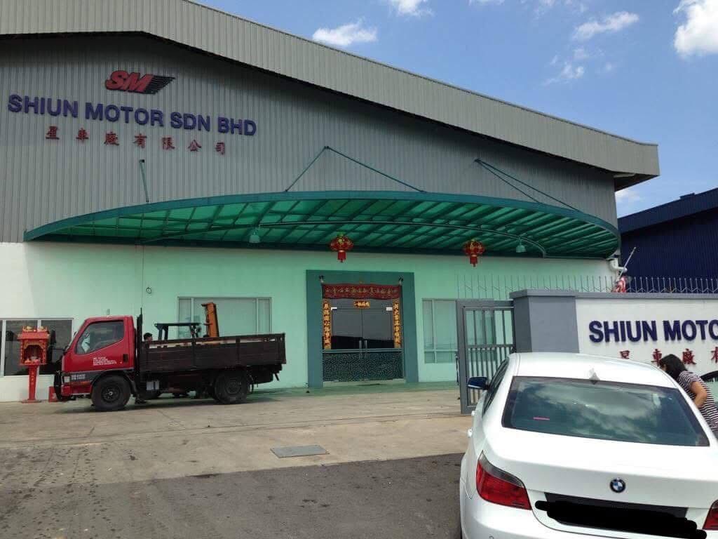 TWINS LEE AUTO WORKSHOP 8